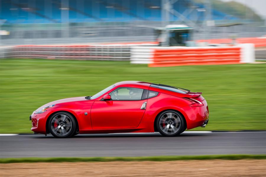  Nissan 370Z 2012 года  (UK) (фото 12 из 18)